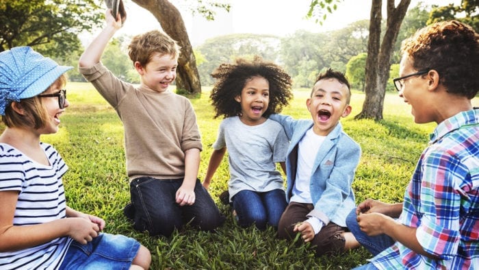 Mogen spelende kinderen gillen?