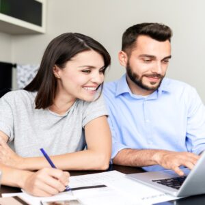 Samenwonen en schuldhulp: wanneer is iemand eigenlijk een partner voor het Vtlb